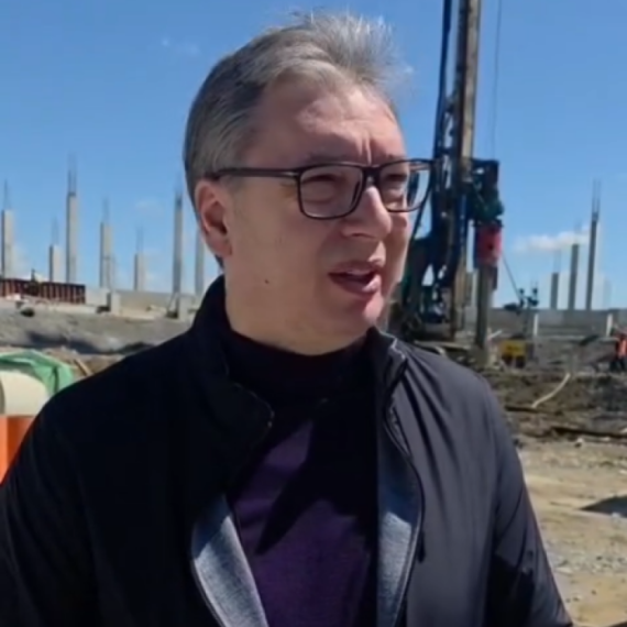 Vučić obišao mesto gde niče velelepni nacionalni stadion: Pokušali su da zaustave i unište Srbiju VIDEO