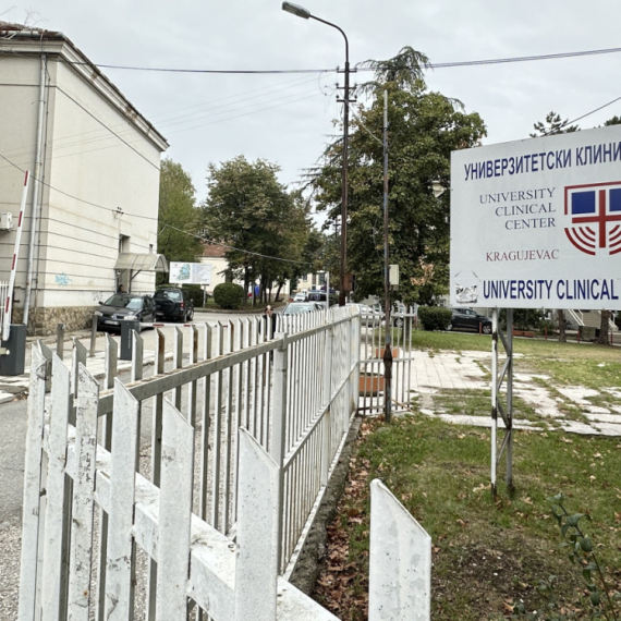 Havarija na Klinici za urologiju u Kragujevcu: Pukla cev za sanitarnu toplu vodu