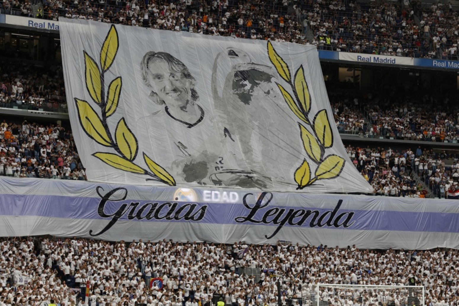 Kraj jedne ere u Madridu – Bernabeu se oprašta od Modrića i Ančelotija FOTO