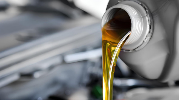 Preti li nam nova kriza auto-industrije? Rat izazvao ozbiljan problem sa motornim uljem