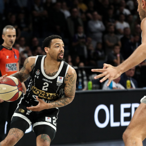 Obradović saopštio loše vesti – Karlik sa štakama napustio dvoranu FOTO