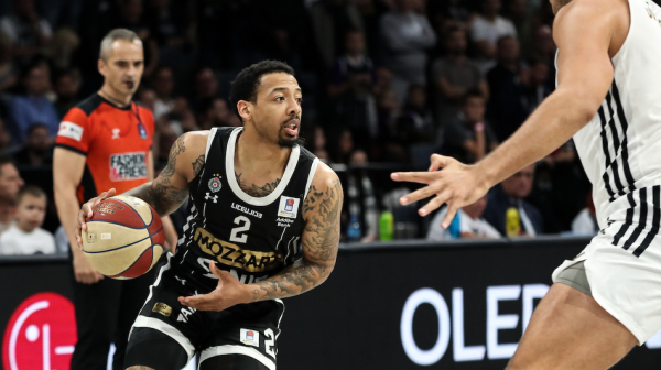 Obradović saopštio loše vesti – Karlik sa štakama napustio dvoranu FOTO