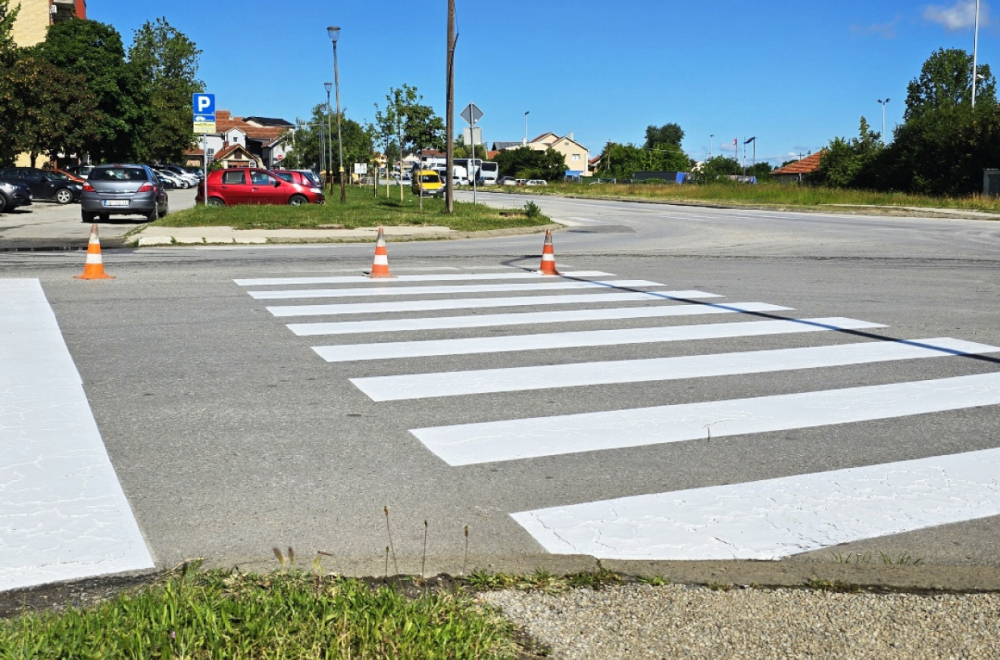 Obeležava se horizontalna signalizacija širom grada FOTO