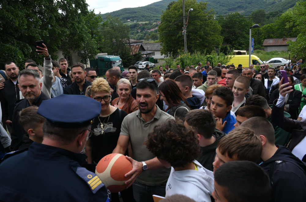 Protest građana u Leposaviću, policija ne dozvoljava prilaz Hali sportova FOTO/VIDEO