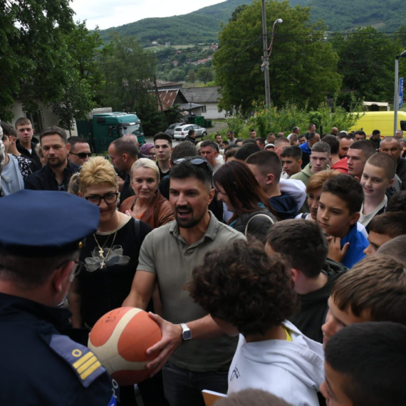 Citizens' protest in Leposavic, the police do not allow access to the Hall of Sports PHOTO/VIDEO