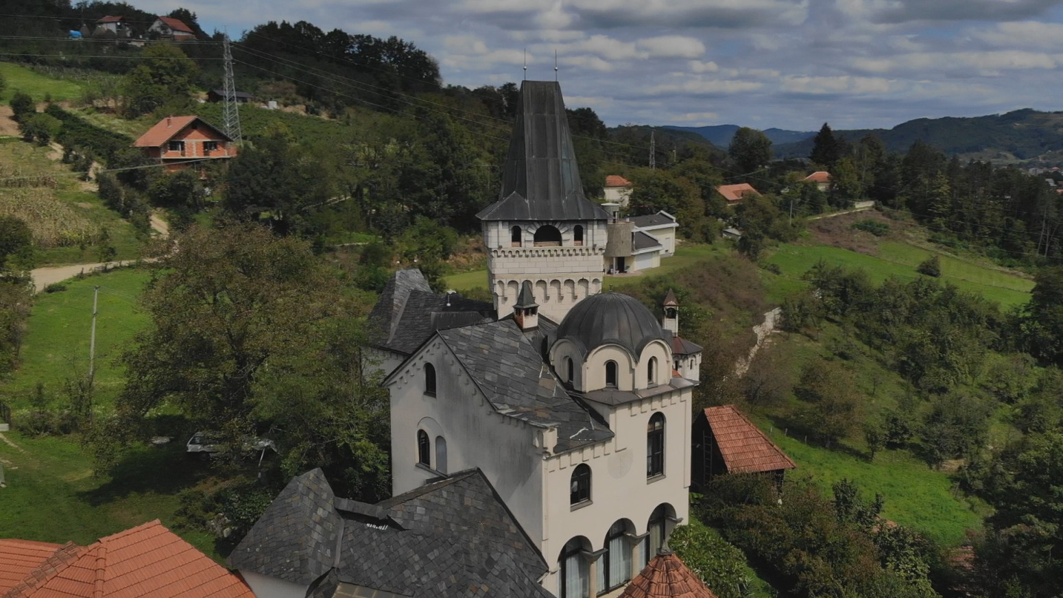 Nesvakidašnji dvorac u srcu Srbije: Kamen za njegovu izgradnju dovlačili su ručno FOTO