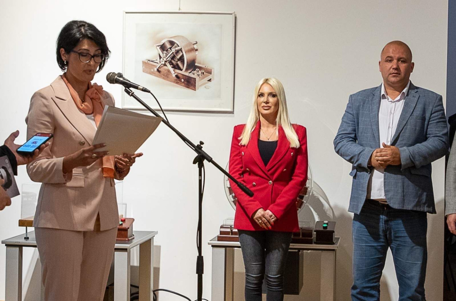 Život i delo najvećeg naučnika; Izložba Muzeja Nikole Tesle očarala publiku u Pljevljima
