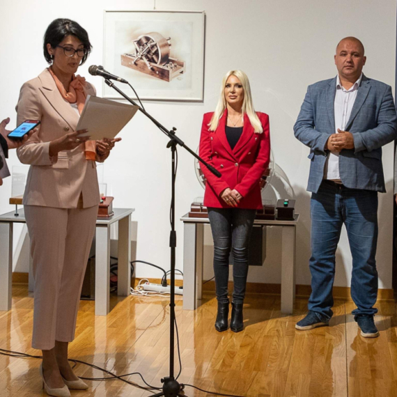 Život i delo najvećeg naučnika; Izložba Muzeja Nikole Tesle očarala publiku u Pljevljima