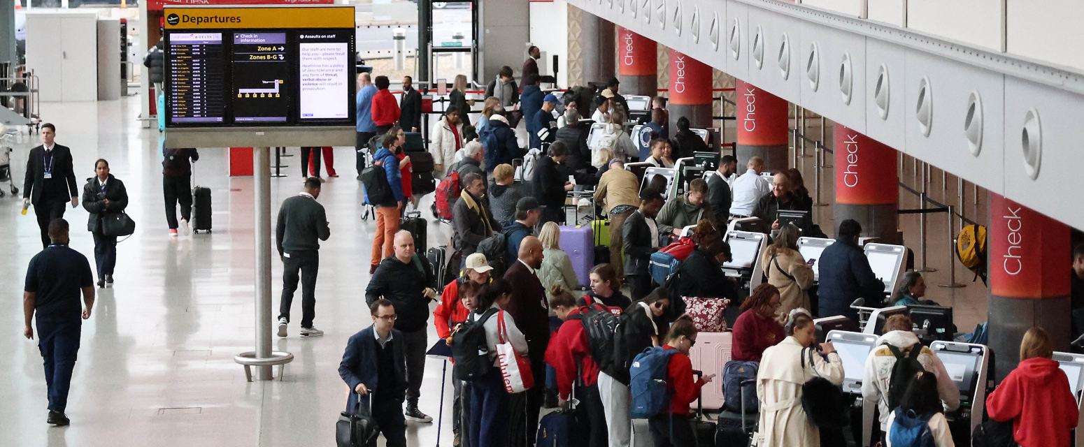 Najveći evropski aerodrom paralisan: Masovno otkazivanje letova FOTO