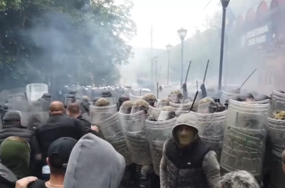 Dve godine od sukoba u Zvečanu: Uhapšeni Srbi, KFOR sprečio eskalaciju VIDEO