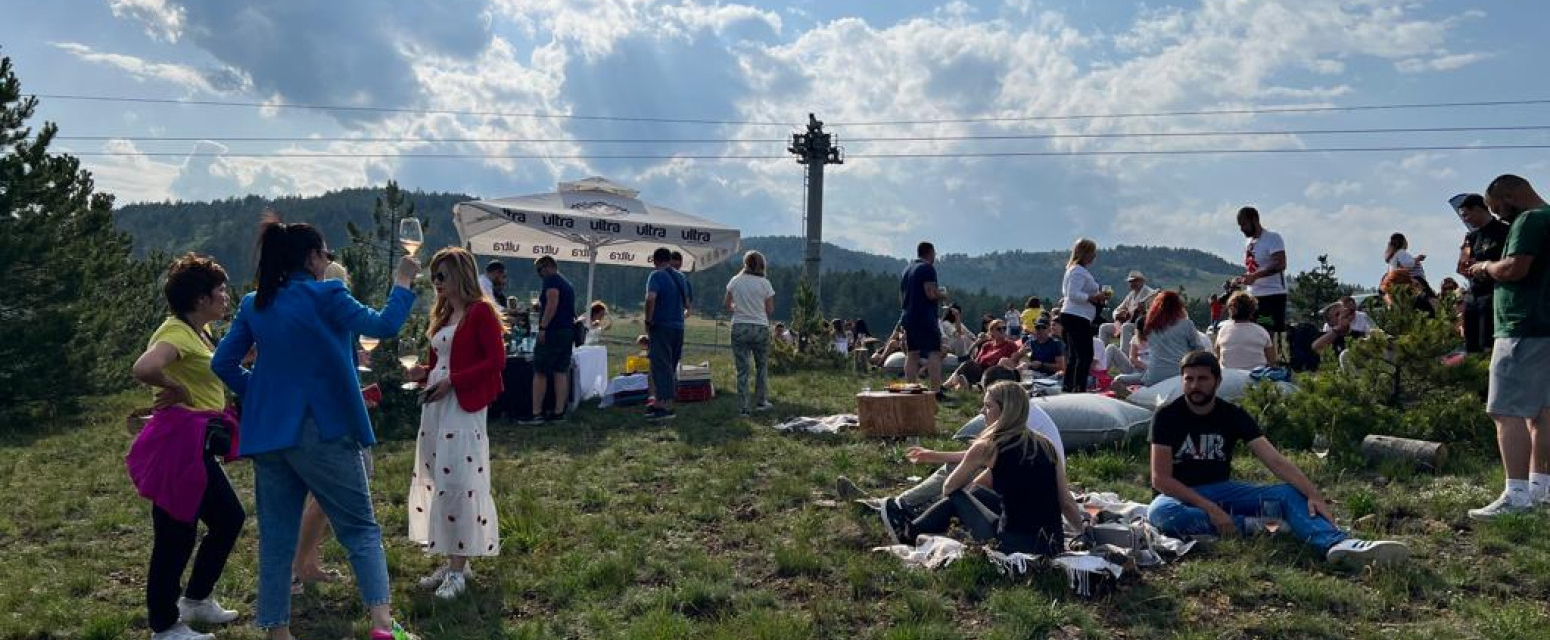 Spektakl na Ribničkom jezeru na Zlatiboru: Počela letnja sezona na najvećoj turističkoj atrakciji