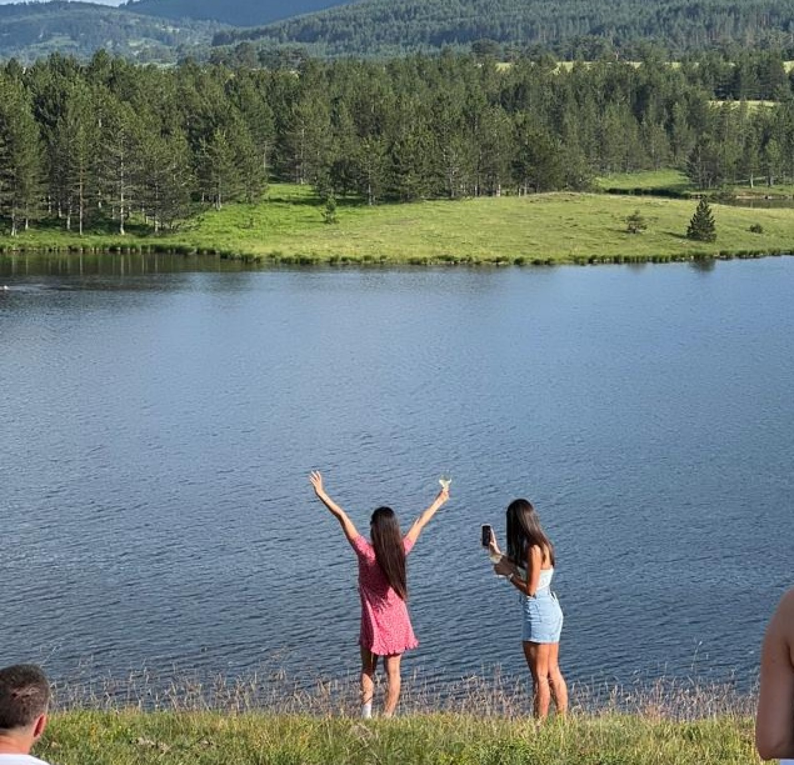 Spektakl na Ribničkom jezeru na Zlatiboru: Počela letnja sezona na najvećoj turističkoj atrakciji