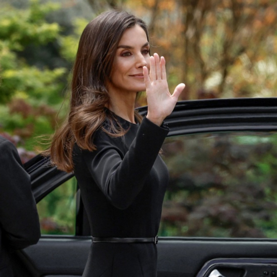 Letnji stil koji pristaje svakoj ženi: Najlepša kraljica održala modnu lekciju FOTO