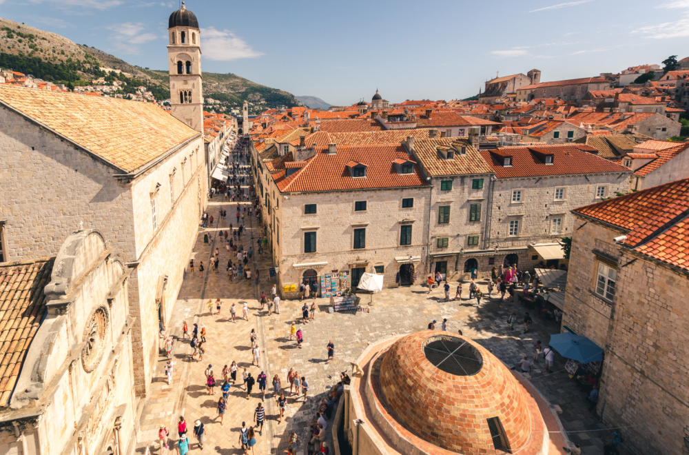 Prolaznici nisu mogli da veruju šta vide u Dubrovniku: Neki su i bežali