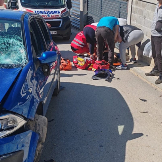 Dete povređeno u Novom Pazaru: Naleteo automobil dok je vozio motorcikl  FOTO