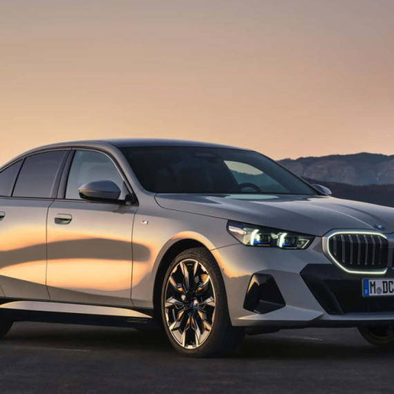 Fanovi mogu da odahnu: BMW limuzine su i dalje srce brenda!