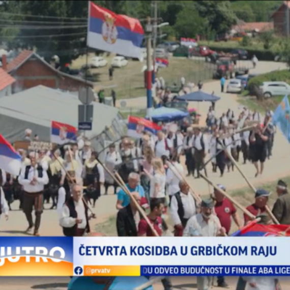 Više od 1.000 posetilaca i 22 kosača: Održana 4. kosidba u Grbičkom raju VIDEO