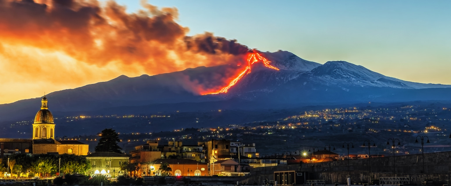 Turisti sa plaže posmatrali zastrašujuću erupciju: Nisu bili svesni opasnosti