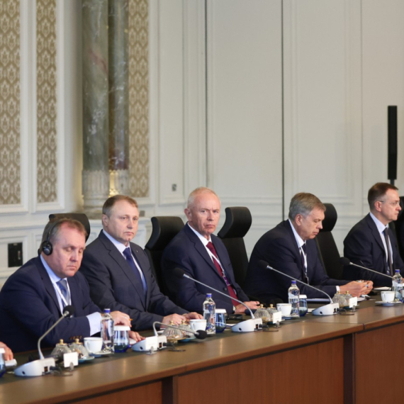 Rusi ranom zorom stižu u Ženevu