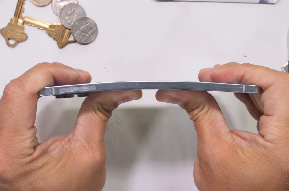 Savijen do krajnjih granica: Najtanji Samsung na testu izdržljivosti VIDEO