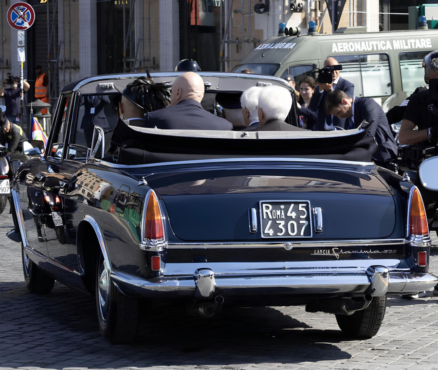 Čuvaju tradiciju: Vremešna Lancia vozi italijanskog predsednika već 60 godina FOTO