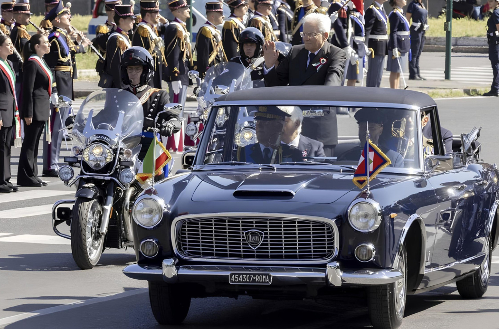 Čuvaju tradiciju: Vremešna Lancia vozi italijanskog predsednika već 60 godina FOTO