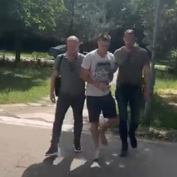 Oglasio se MUP: Uhapšeno šestoro mladića zbog napada na Miloša Pavlovića VIDEO