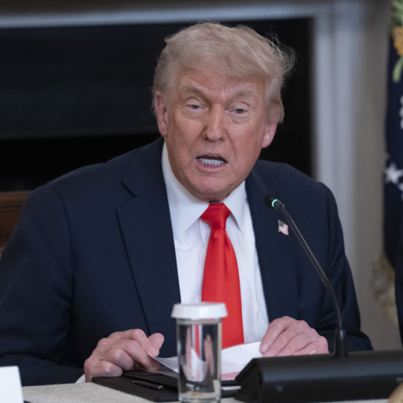 Amerika klizi u građanski rat; Tramp besan: Životinje...