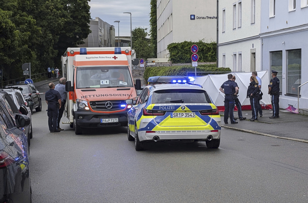 Užas u Nemačkoj: Automobil uleteo među ljude, više osoba povređeno