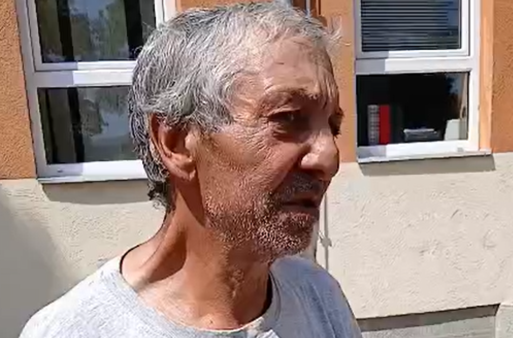 Brutalan napad tokom izbornog dana: Beretke šamarale čoveka; Pokušali da mu otmu glasački listić VIDEO
