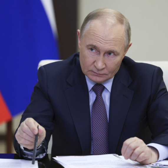 Putin: Rusija mora da brani odlučujuću ulogu svog naroda u pobedi nad nacizmom