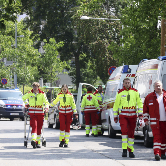 Par sati nakon masovnog ubistva u školi stigli preteći pozivi