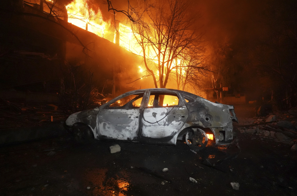 Dronovi kamikaze udaraju – 11 pogodaka; Sve je urnisano i u plamenu FOTO/VIDEO