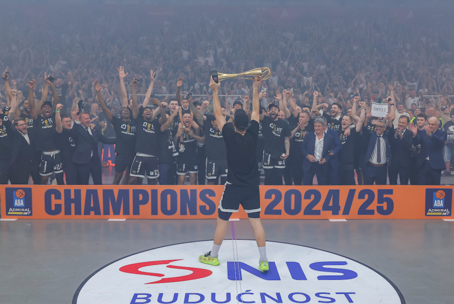 Crno-beli račun: Oscilatorna sezona i kasno paljenje za dva trofeja