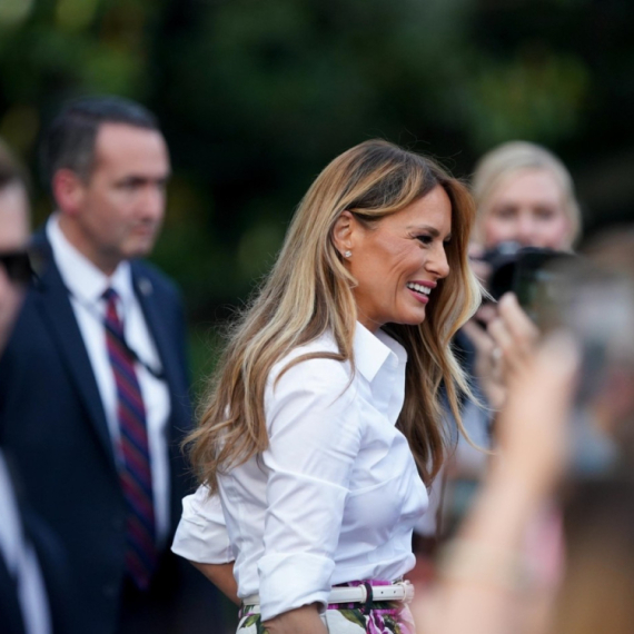 Druge žene beže od ovog modela: Melanija Tramp zna kako da uklopi rizične letnje pantalone FOTO