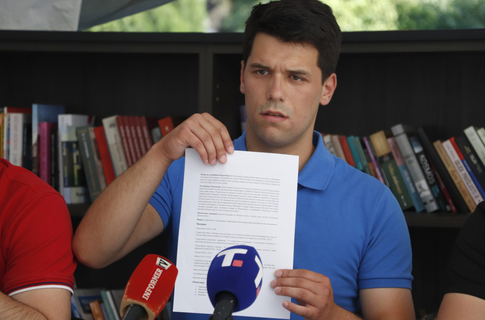 Studenti koji žele da uče poručili iz Pionirskog parka: Planiraju napad na nas na Vidovdan VIDEO
