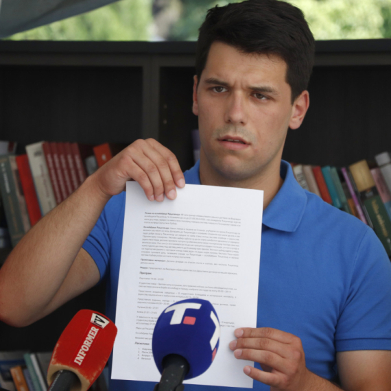 Studenti koji žele da uče poručili iz Pionirskog parka: Planiraju napad na nas na Vidovdan VIDEO