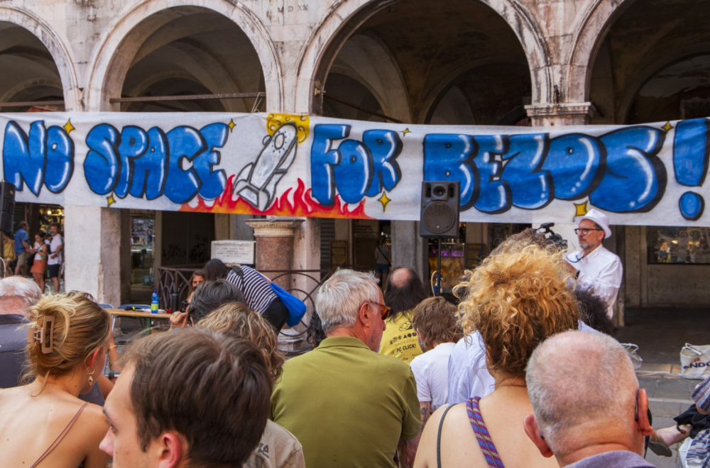 Džef Bezos izazvao pometnju u Veneciji; Protesti širom grada: "U vazduhu je mnogo besa" FOTO