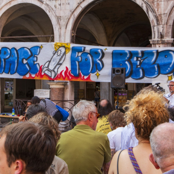Džef Bezos izazvao pometnju u Veneciji; Protesti širom grada: "U vazduhu je mnogo besa" FOTO