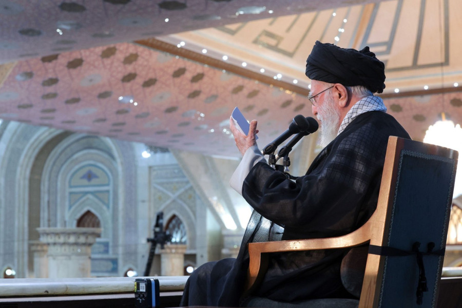 Ajatolah umire, sprema se naslednik; Ko je zapravo nemilosrdni iranski vrhovni vođa, Ali Hamnej?