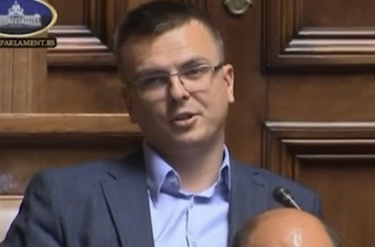 Vanredna sednica; Zbog najgrubljeg kršenja Poslovnika: Parandilović i Ninković udaljeni sa sednice na 20 dana