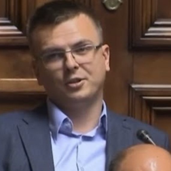 Vanedna sednica; Zbog najgrubljeg kršenja Poslovnika: Parandilović i Ninković udaljeni sa sednice na 20 dana