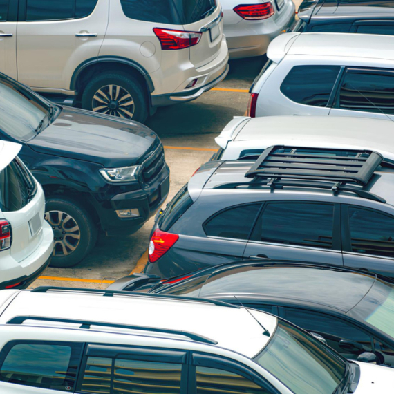 Najezda velikih i teških automobila: Kako gradovi pokušavaju da se "odbrane" od njih