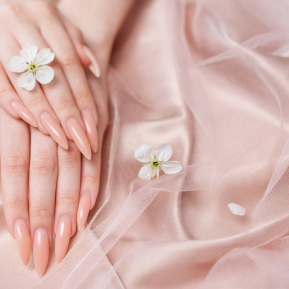 Nežno i hipnotišuće: Da li ste čuli za viralne "marine nails"?