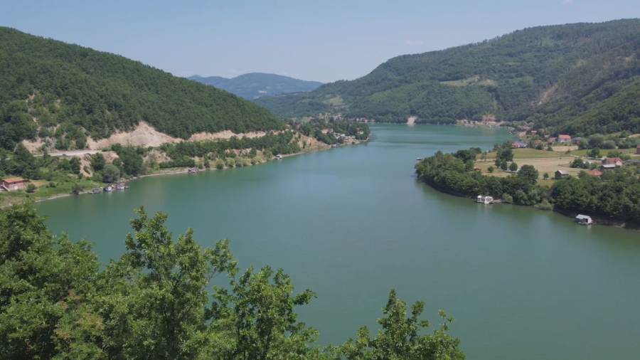 Neverovatna priča: Uz pomoć komšija uredio selo kao da je mala Švajcarska FOTO