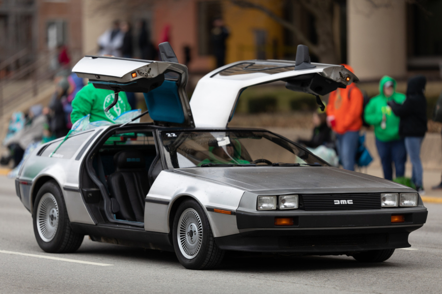 Nije video DeLorean ispred nosa: Pogledajte kako je biciklista završio vožnju VIDEO