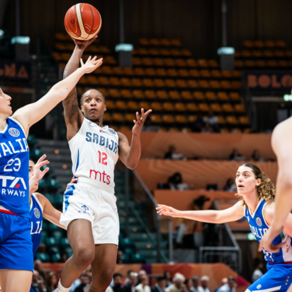 Ništa od velikog preokreta Srbije – Italija odbila nalet na startu Evrobasketa!