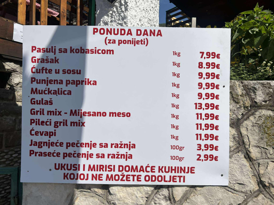 Čizkejk 15, a grašak 9 evra: Bojana objavila iznenađujuć cenovnik iz Crne Gore FOTO