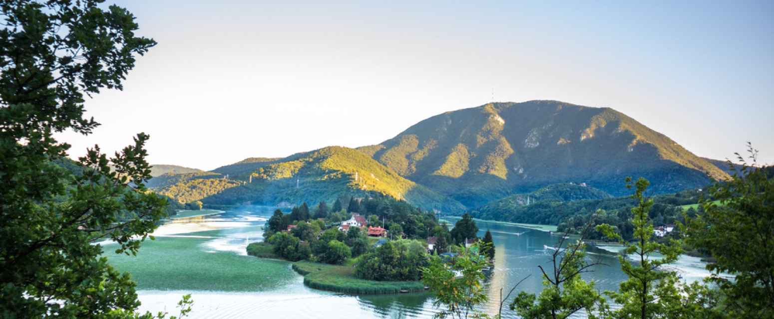 Jezero Međuvršje – mirna oaza u srcu Ovčarsko-kablarske klisure postala je atrakcija za mlade VIDEO