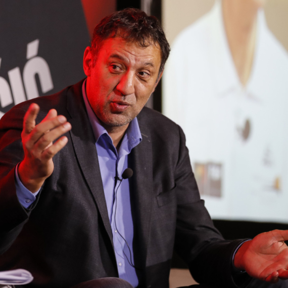 Oglasio se Vlade Divac